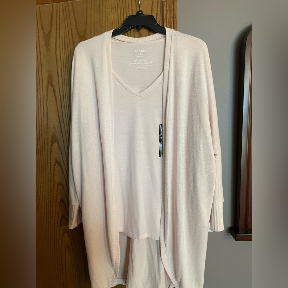 Plus size Torrid 2 pink, twin set. Long sleeve T-shirt and long sleeve cardigan
